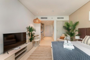 Modern and Cozy Studio at Seven Palm Prime Location